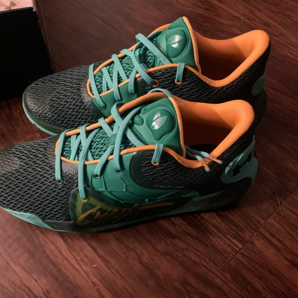 COPY - BRAND NEW UNDER ARMOUR SHOES - Picture 6 of 11